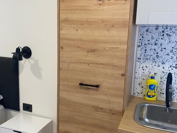 Lovely Family House Robi : photo 1 de la chambre chambre double avec balcon