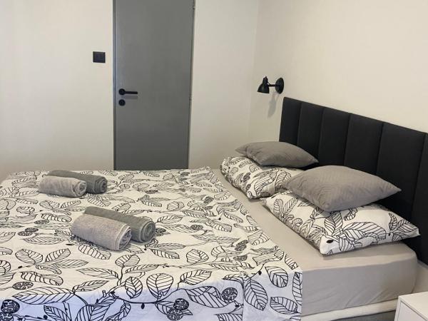 Lovely Family House Robi : photo 4 de la chambre chambre double avec balcon