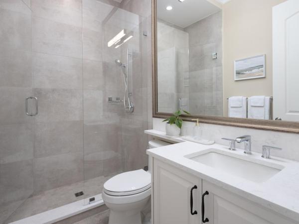 Vancouver Vacation Home : photo 2 de la chambre chambre double avec salle de bains privative