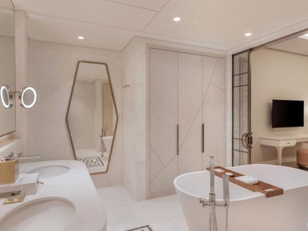 The St. Regis Dubai, The Palm : photo 5 de la chambre suite metropolitan avec 1 lit king-size - vue sur mer