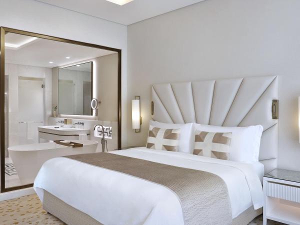 The St. Regis Dubai, The Palm : photo 1 de la chambre chambre deluxe 1 lit king-size - vue sur ville