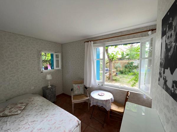 Le Clos du Moulin Dijon, avec son jardin calme et romantique, la campagne à la ville : photo 1 de la chambre chambre double - vue sur jardin