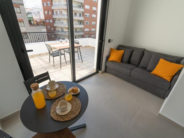 Suites Puerto Valencia : photo 10 de la chambre suite supérieure lit king-size