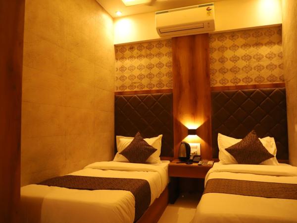 Hotel Sai Pritam : photo 6 de la chambre chambre lits jumeaux avec salle de bains privative