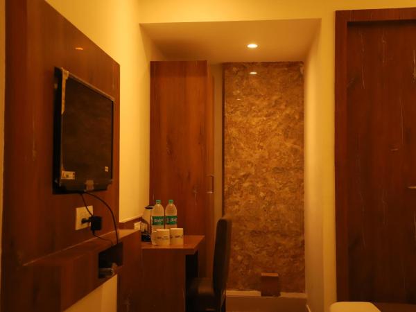 Hotel Sai Pritam : photo 3 de la chambre chambre triple avec salle de bains privative