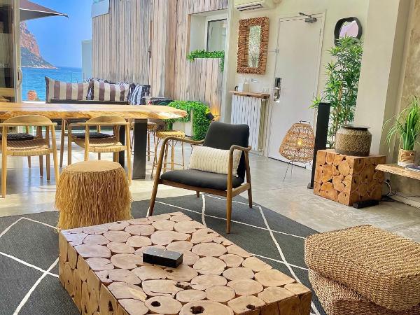 Hotel de La Plage - Mahogany : photo 7 de la chambre appartement 1 chambre avec piscine privée et terrasse avec vue sur la mer