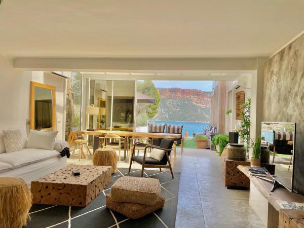 Hotel de La Plage - Mahogany : photo 10 de la chambre appartement 1 chambre avec piscine privée et terrasse avec vue sur la mer