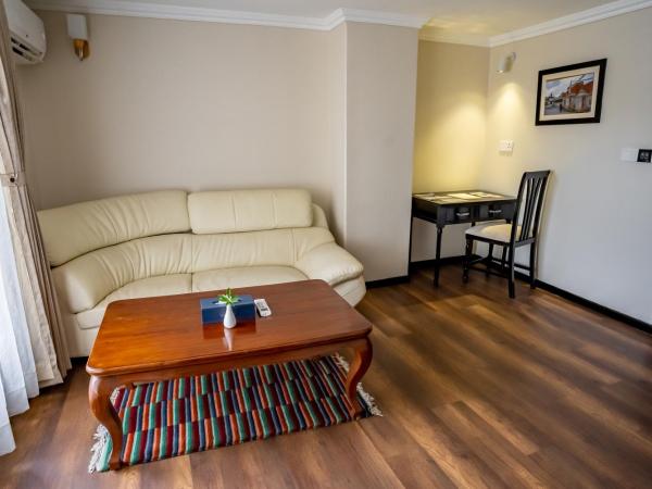 Hotel Sarowar : photo 9 de la chambre phewa suite