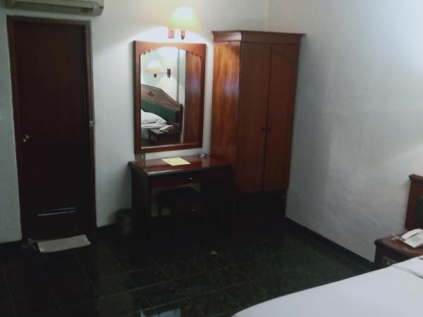Puri Mega Hotel : photo 2 de la chambre chambre double standard