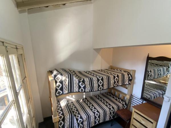 Casa de papel : photo 1 de la chambre chambre lits jumeaux avec salle de bains commune