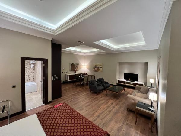 Ramada by Wyndham Istanbul Merter : photo 6 de la chambre suite présidentielle avec lit king-size - fumeurs