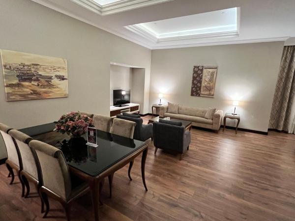 Ramada by Wyndham Istanbul Merter : photo 8 de la chambre suite présidentielle avec lit king-size - fumeurs