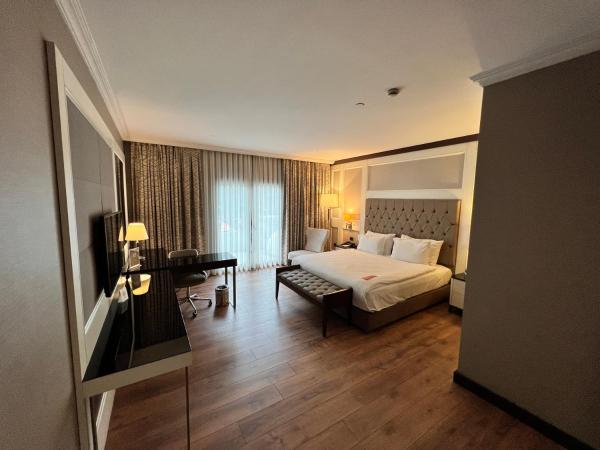 Ramada by Wyndham Istanbul Merter : photo 6 de la chambre suite junior lit king-size - accessible aux personnes à mobilité réduite - non-fumeurs