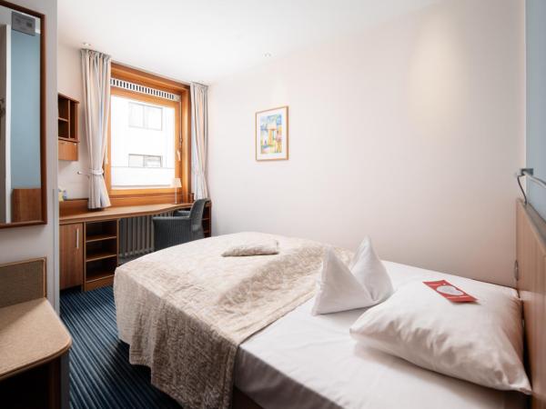 Hotel Baseler Hof : photo 2 de la chambre petite chambre double