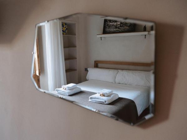 Guest House Ibaia Et Arramak : photo 4 de la chambre chambre double supérieure - vue sur jardin