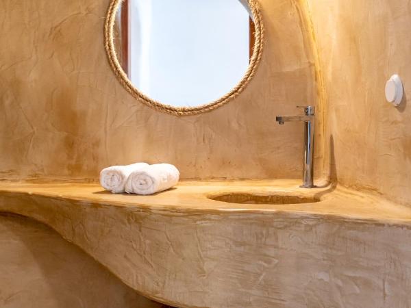 Caval I : photo 5 de la chambre chambre triple avec terrasse