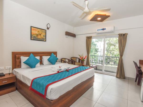 Suraksha Stay Whitefield Hotel : photo 1 de la chambre chambre double avec balcon