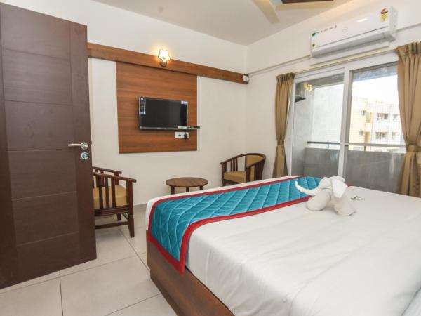 Suraksha Stay Whitefield Hotel : photo 4 de la chambre chambre familiale avec balcon
