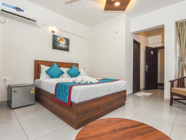 Suraksha Stay Whitefield Hotel : photo 4 de la chambre chambre double deluxe avec vue sur château