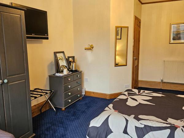 Smiths Guest House : photo 6 de la chambre chambre double avec salle de bains privative