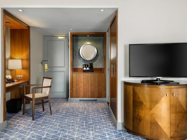 Warwick Brussels - Grand Place : photo 2 de la chambre chambre double premium deluxe