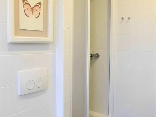 Sleephotels : photo 6 de la chambre chambre simple avec salle de bains commune