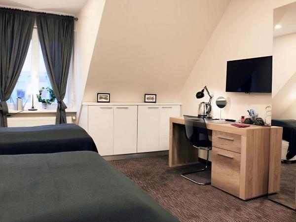Sleephotels : photo 3 de la chambre chambre triple avec salle de bains commune