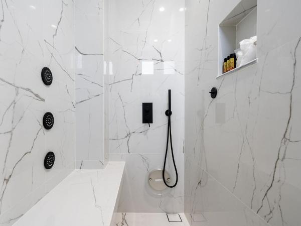 Legato Spa Suites : photo 6 de la chambre honeymoon well-being spa suite with balcony