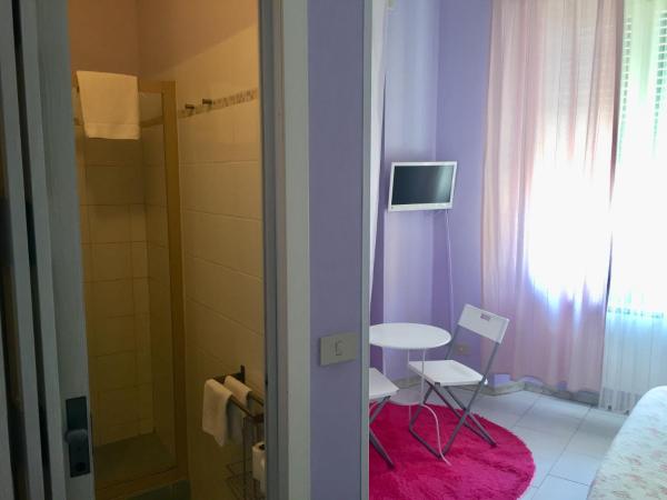 6 Keys : photo 2 de la chambre chambre double avec salle de bains privative