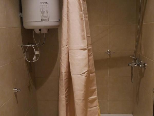 Habitación Privada en Edificio de Departamentos : photo 10 de la chambre chambre double avec salle de bains privative