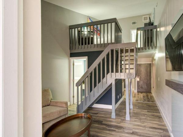 Clarion Pointe Tampa-Brandon Near Fairgrounds and Casino : photo 3 de la chambre suite loft - non-fumeurs