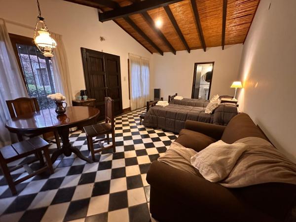 A small cottage in the city : photo 1 de la chambre studio avec vue sur jardin