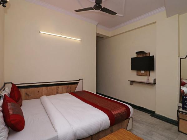 OYO Hotel Silver Shine Near Gurudwara Shri Bangla Sahib : photo 10 de la chambre chambre triple classique