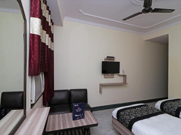 OYO Hotel Silver Shine Near Gurudwara Shri Bangla Sahib : photo 7 de la chambre chambre triple classique
