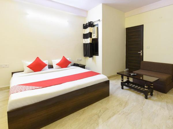 OYO Club Residency Near Tdi Mall : photo 7 de la chambre chambre triple classique