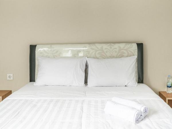 RedDoorz near Puri Indah Lippo Mall 2 : photo 10 de la chambre chambre double