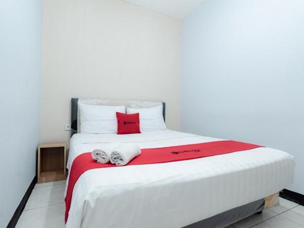 RedDoorz near Puri Indah Lippo Mall 2 : photo 3 de la chambre chambre double
