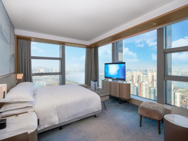 Four Points by Sheraton Wuhan, Jiangxia : photo 2 de la chambre suite premier 1 chambre avec lit king-size