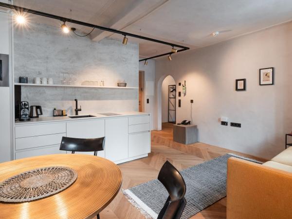 H5 Grauer Bär Studios & More : photo 2 de la chambre studio avec balcon