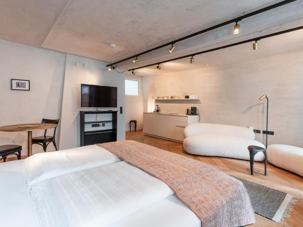 H5 Grauer Bär Studios & More : photo 1 de la chambre studio avec balcon