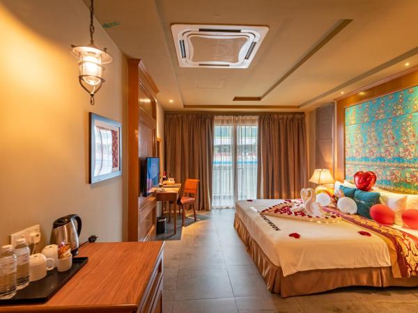 Tasik Villa International Resort : photo 4 de la chambre chalet honeymoon