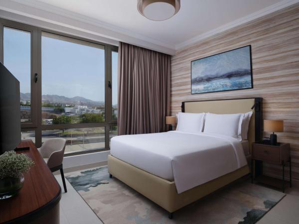 DoubleTree by Hilton Muscat Qurum : photo 1 de la chambre suite 2 chambres avec lit king-size