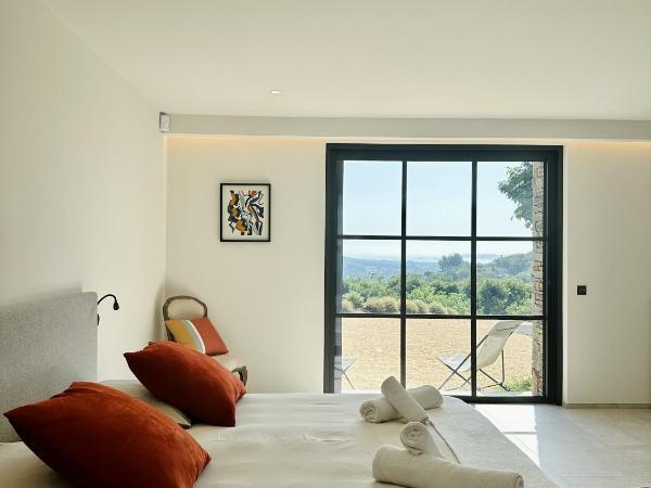 Le Mas Saint Michel Grimaud : photo 2 de la chambre chambre double avec salle de bains privative