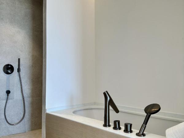 Le Mas Saint Michel Grimaud : photo 3 de la chambre chambre double avec salle de bains privative