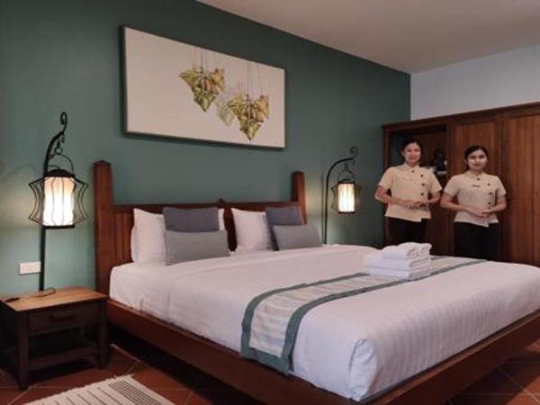 Villa Sanpakoi : photo 3 de la chambre chambre lit king-size supérieure - vue sur piscine