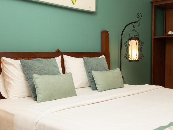 Villa Sanpakoi : photo 8 de la chambre chambre lit king-size supérieure - vue sur piscine