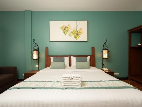 Villa Sanpakoi : photo 6 de la chambre chambre lit king-size supérieure - vue sur piscine