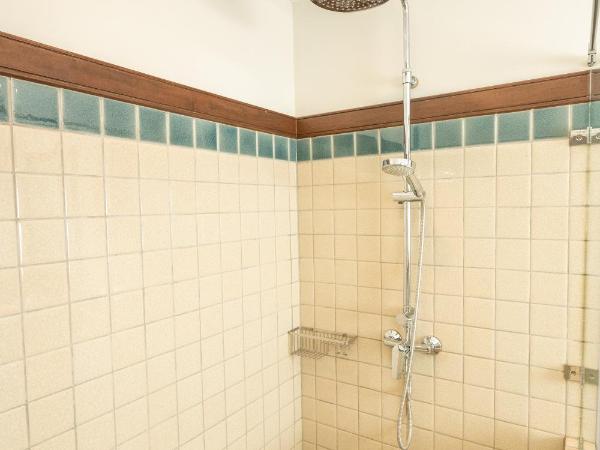 Villa Sanpakoi : photo 6 de la chambre hébergement familial trio - vue sur piscine