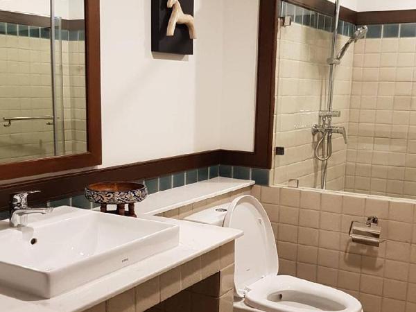 Villa Sanpakoi : photo 5 de la chambre hébergement lit king-size super de luxe - vue sur piscine