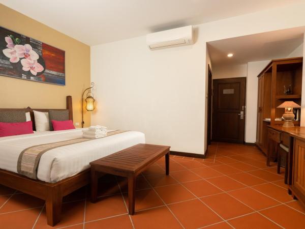 Villa Sanpakoi : photo 3 de la chambre hébergement lit king-size super de luxe - vue sur piscine